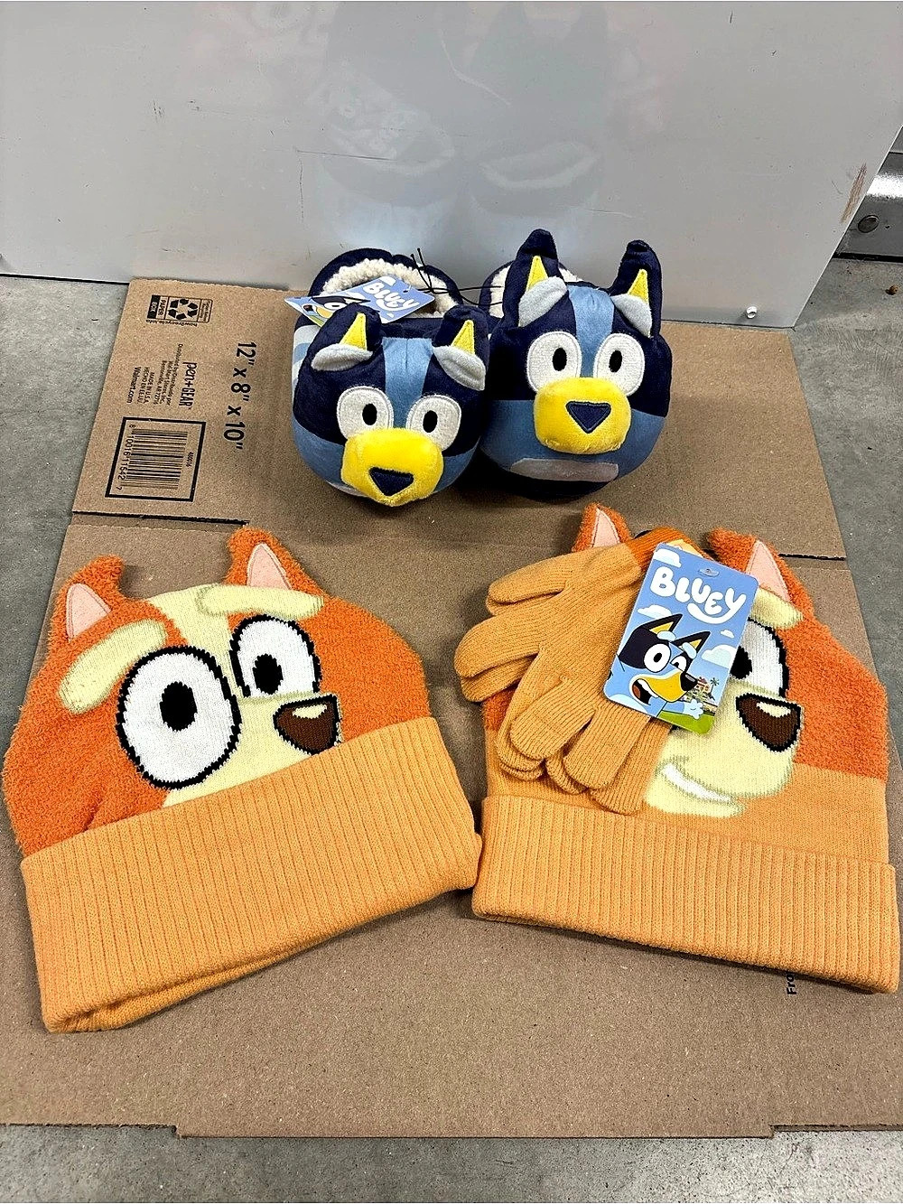 Nordstrom Bluey character Hat Gloves & Slippers NWT